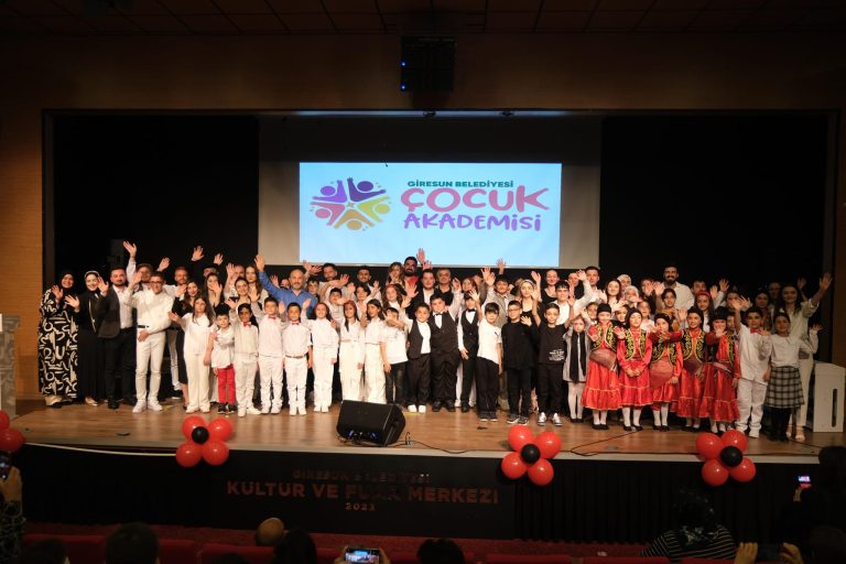 ÇOCUK AKADEMİSİ’NİN YIL SONU GÖSTERİSİ BÜYÜLEDİ