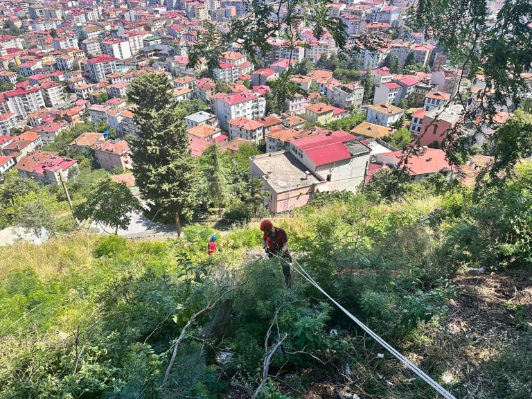 Vali Serdengeçti, Muhtar Cengiz Çıtlak’ın Cenazesine Katıldı