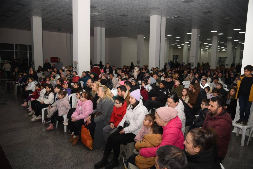 HACİVAT KARAGÖZ EĞLENDİRDİ