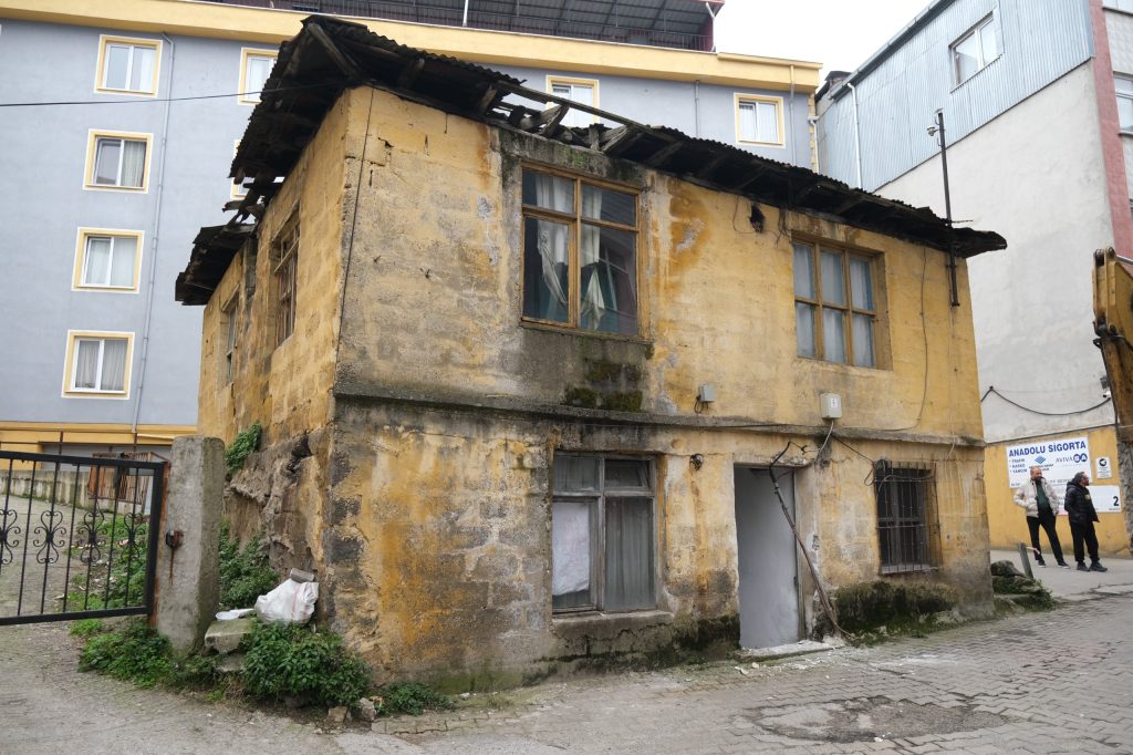 METRUK BİNALAR YIKILIYOR