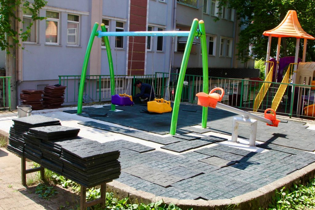 PARKLARDA TEMİZLİK VE ONARIM ÇALIŞMALARINA HIZ VERİLDİ
