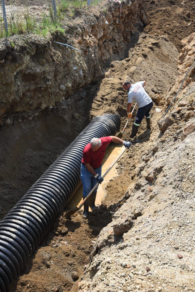 BELEDİYEDEN 300 METRELİK YAĞMUR SUYU HATTI ÇALIŞMASI