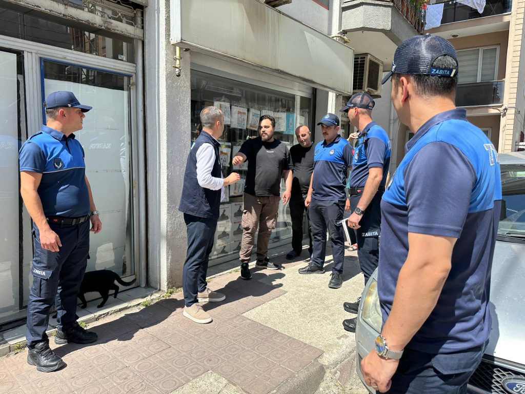 ZABITA EKİPLERİ KALDIRIM İŞGALLERİ İÇİN DENETİMLERİNİ SIKLAŞTIRDI