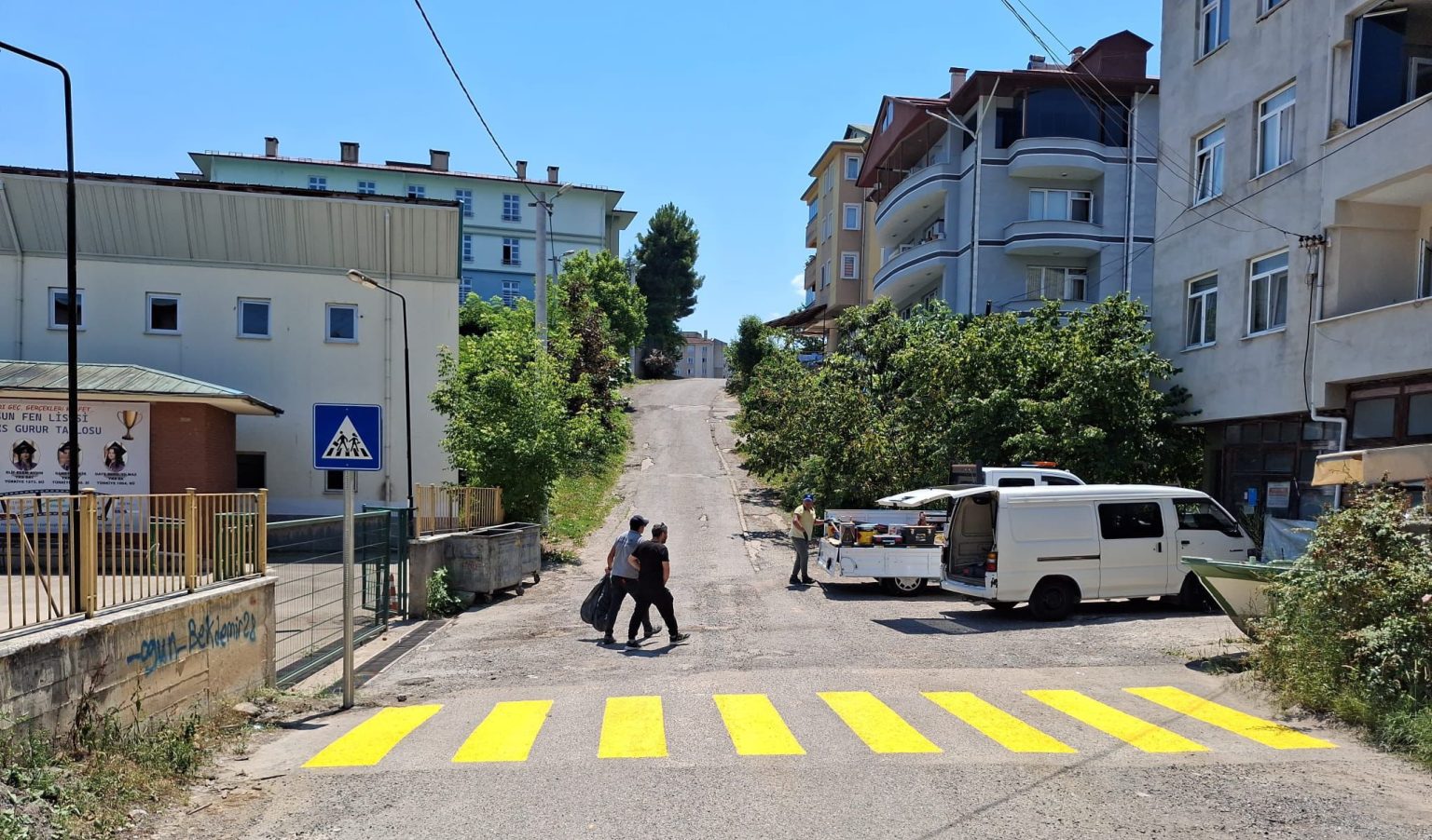 GİRESUN BELEDİYESİ’NDEN OKUL ÖNLERİNDE YAYA GEÇİDİ SEFERBERLİĞİ