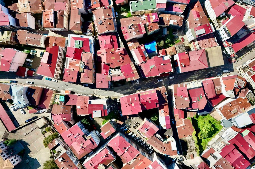 BELEDİYE CADDE VE SOKAK YENİLEME ÇALIŞMALARINA HIZ VERDİ