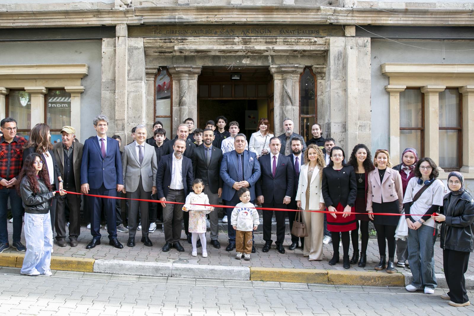 Göçmen Çocuklar Temalı Uluslararası Sergi Açıldı
