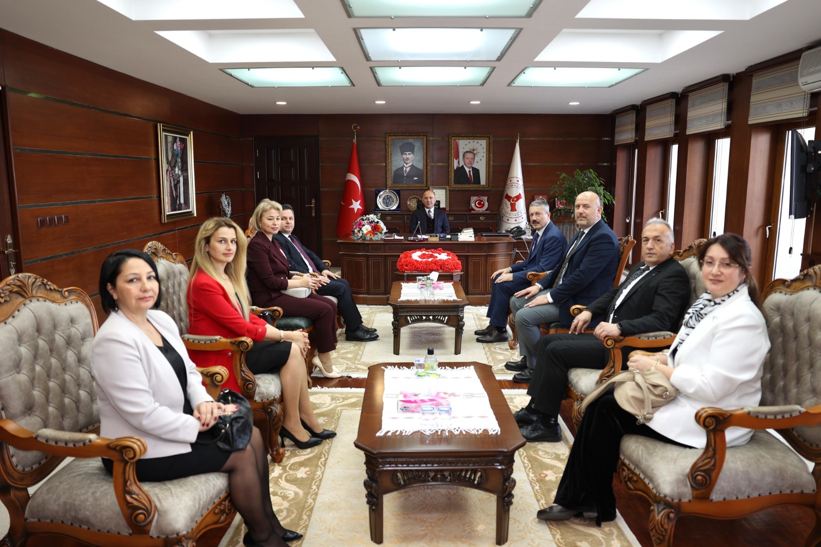 Vali Serdengeçti, Makamında Öğretmenleri Kabul Etti