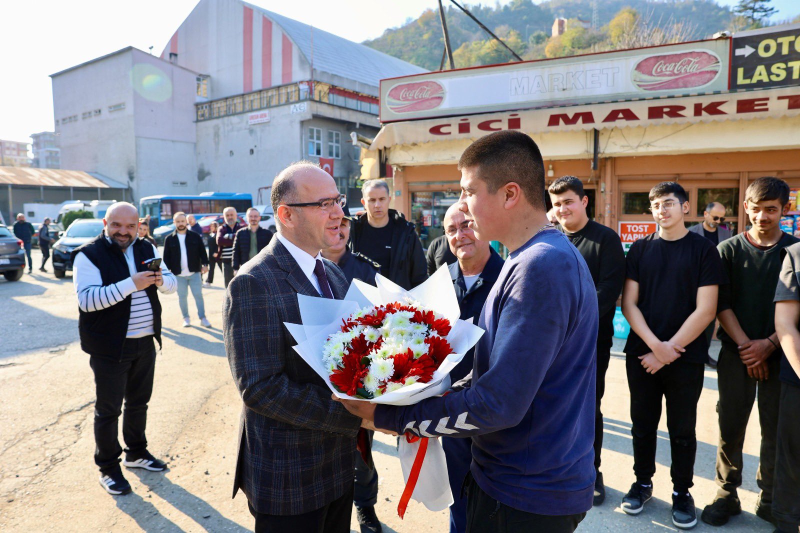 Vali Serdengeçti Batlama Sanayi Sitesinde İncelemelerde Bulundu