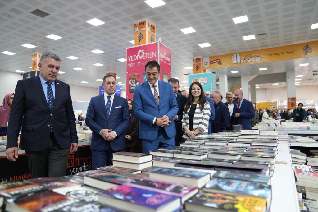 9 GÜN SÜRECEK OLAN KİTAP FUARI GÖRKEMLİ BİR ŞEKİLDE AÇILDI