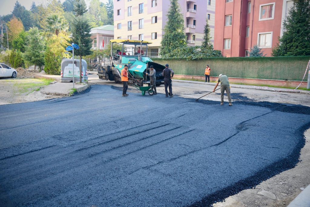 ASFALT SEFERBERLİĞİ BU KEZ GAZİLER MAHALLESİ’NE TAŞINDI