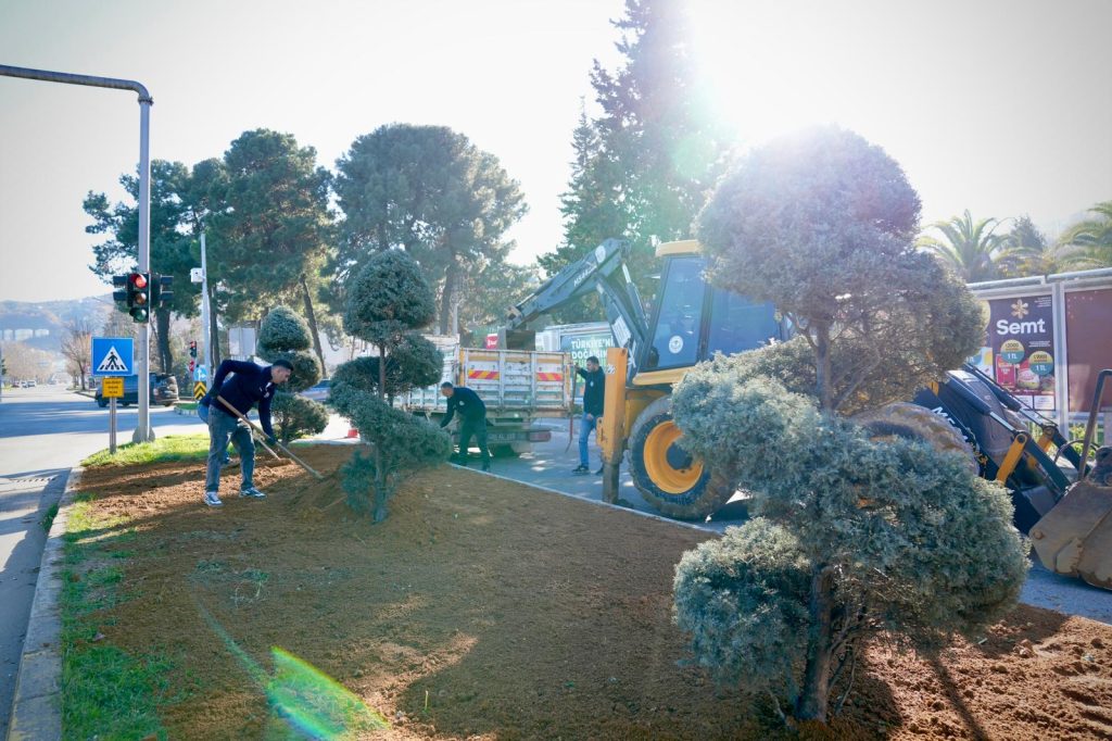 BELEDİYEDEN PARK VE BAHÇELERDE KIŞ BAKIMI