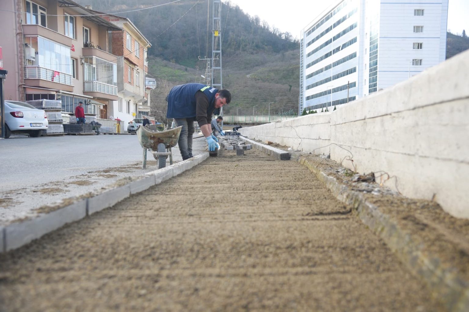 GİRESUN’DA ÖĞRENCİLER İÇİN GÜVENLİ YAYA YOLLARI OLUŞTURULUYOR