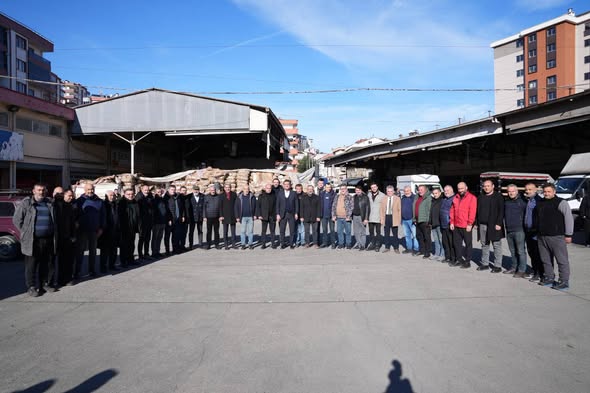 BAŞKAN KÖSE YAŞ SEBZE VE MEYVE HALİNİ ZİYARET ETTİ