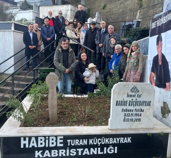 GAZETECİ KÜÇÜKBAYRAK’A, ANMA TÖRENİ