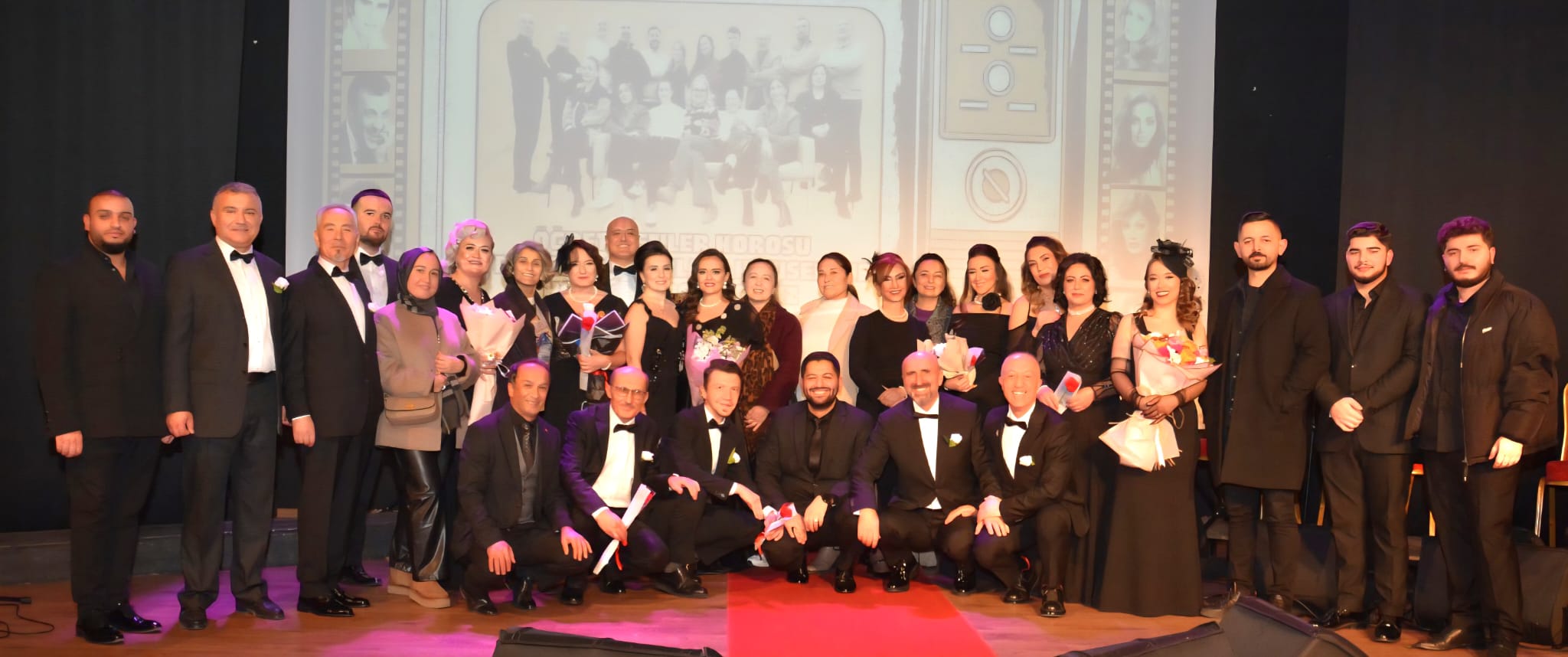 ‘ÖĞRETMENLER KOROSU’ NDAN MUHTEŞEM KONSER