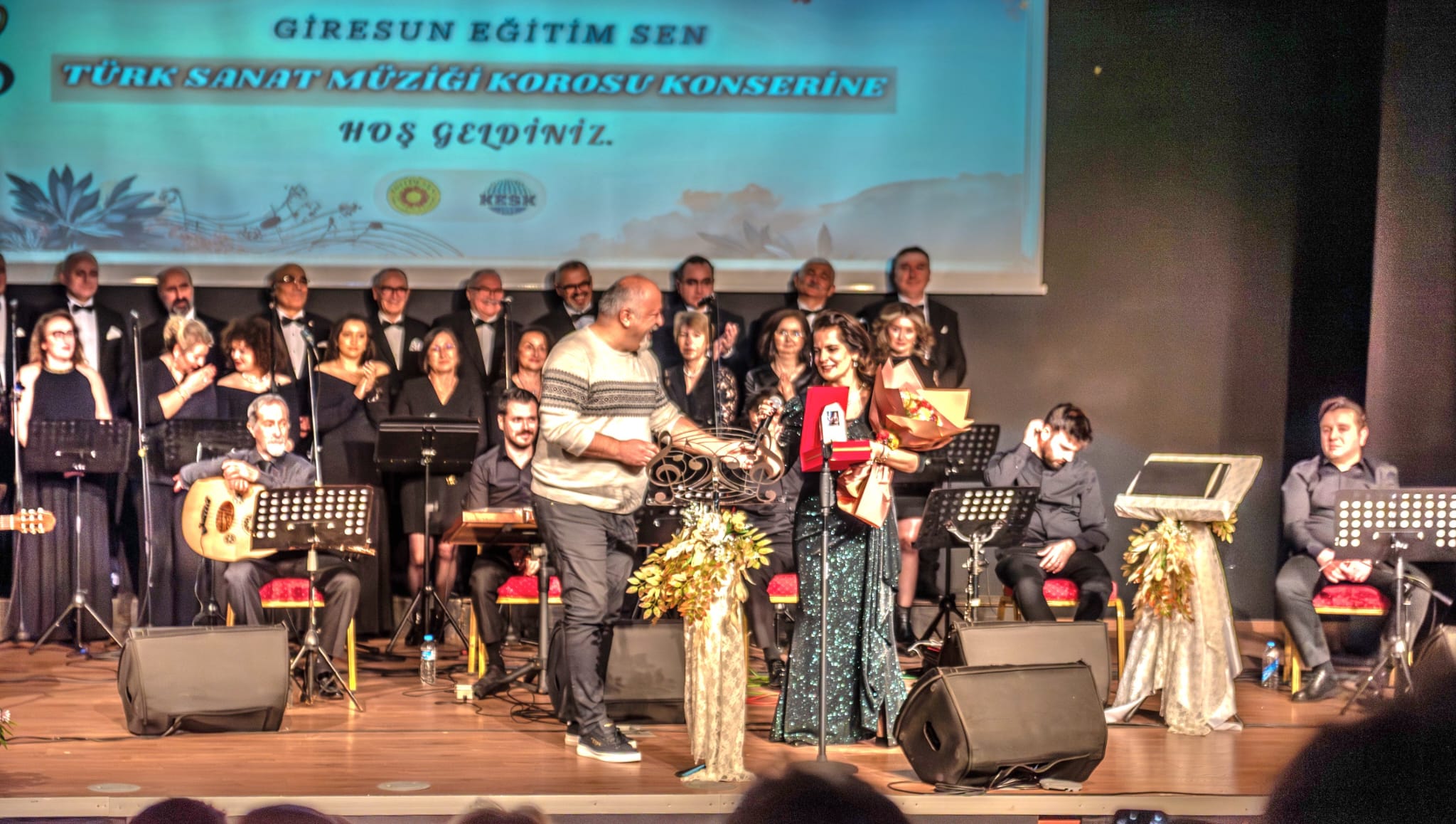 EĞİTİM SEN ÖĞRETMENLER TSM KOROSU’NDAN HARİKA KONSER
