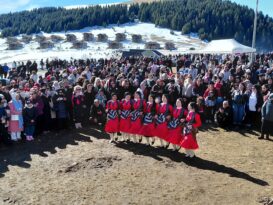 3.KÜMBET KAR FESTİVALİ’NDE RENKLİ GÖRÜNTÜLER YAŞANDI