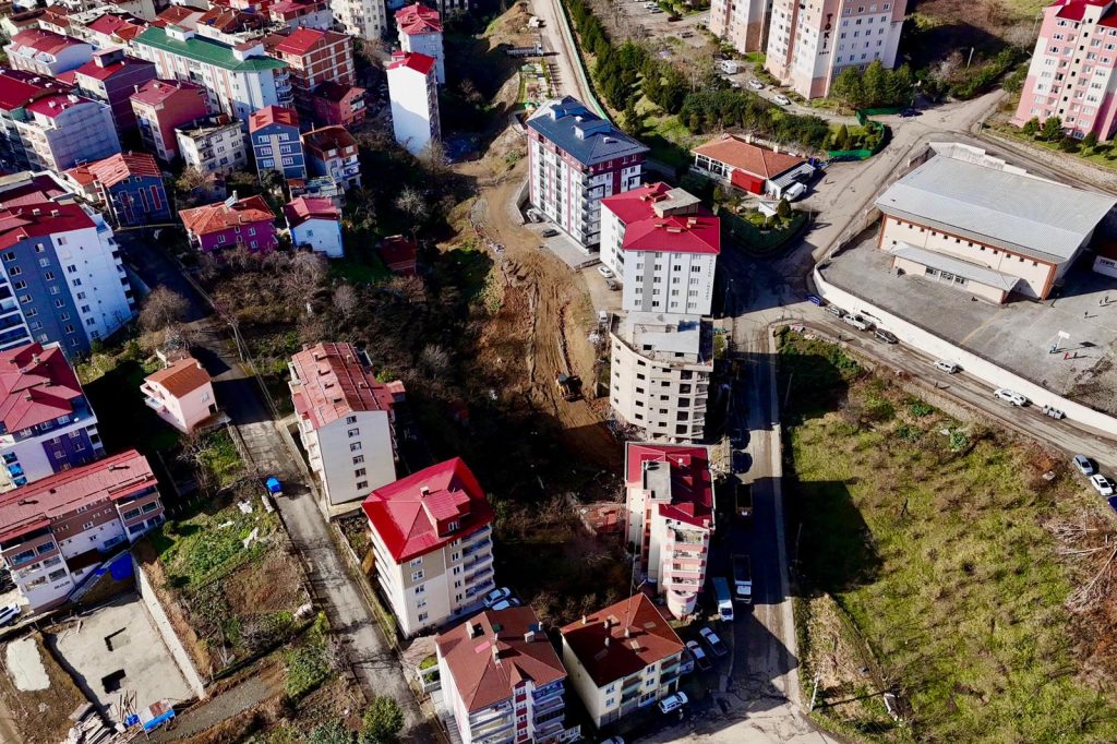 BELEDİYEDEN ULAŞIMI RAHATLATACAK YENİ BAĞLANTI YOLU ÇALIŞMASI