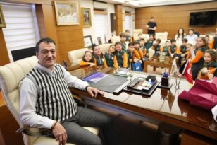 MİNİK ÖĞRENCİLERDEN BAŞKAN KÖSE’YE ZİYARET