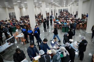 BAŞKAN KÖSE ORUCUNU VATANDAŞLARLA BİRLİKTE AÇTI