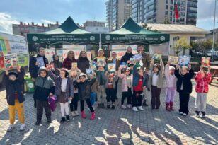 DÜZENLEDİĞİ “KİTAP TAKAS GÜNLERİ” MAHALLE MAHALLE GEZİYOR