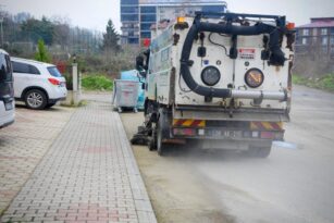 CADDE VE SOKAK YIKAMA ÇALIŞMALARI SÜRÜYOR