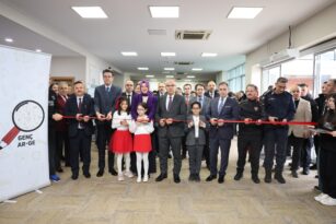 Vali Mustafa Koç, Genç AR-GE Zirvesi’nde Öğrencilerin Başarılarını Takdir Etti
