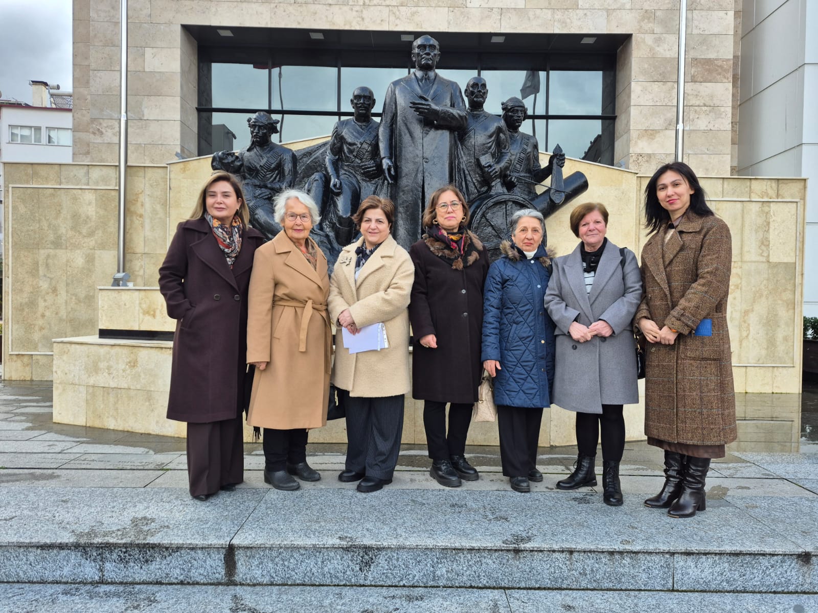 8 MART’TA GÜÇLÜ MESAJ: “YAŞASIN KADINLARIN MÜCADELESİ”