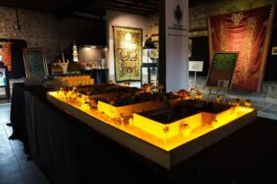 BAŞKAN KÖSE “MUKADDES EMANETLER” SERGİSİNİN AÇILIŞINA KATILDI