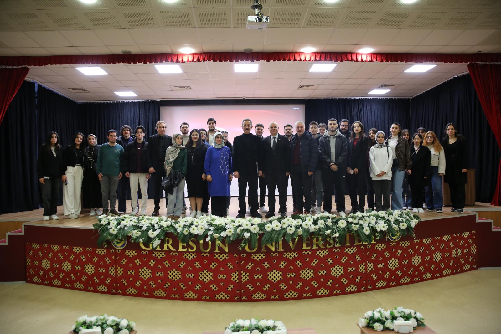 “Korkma Gençliğin Ruhu Burada” Konferansı Gerçekleştirildi