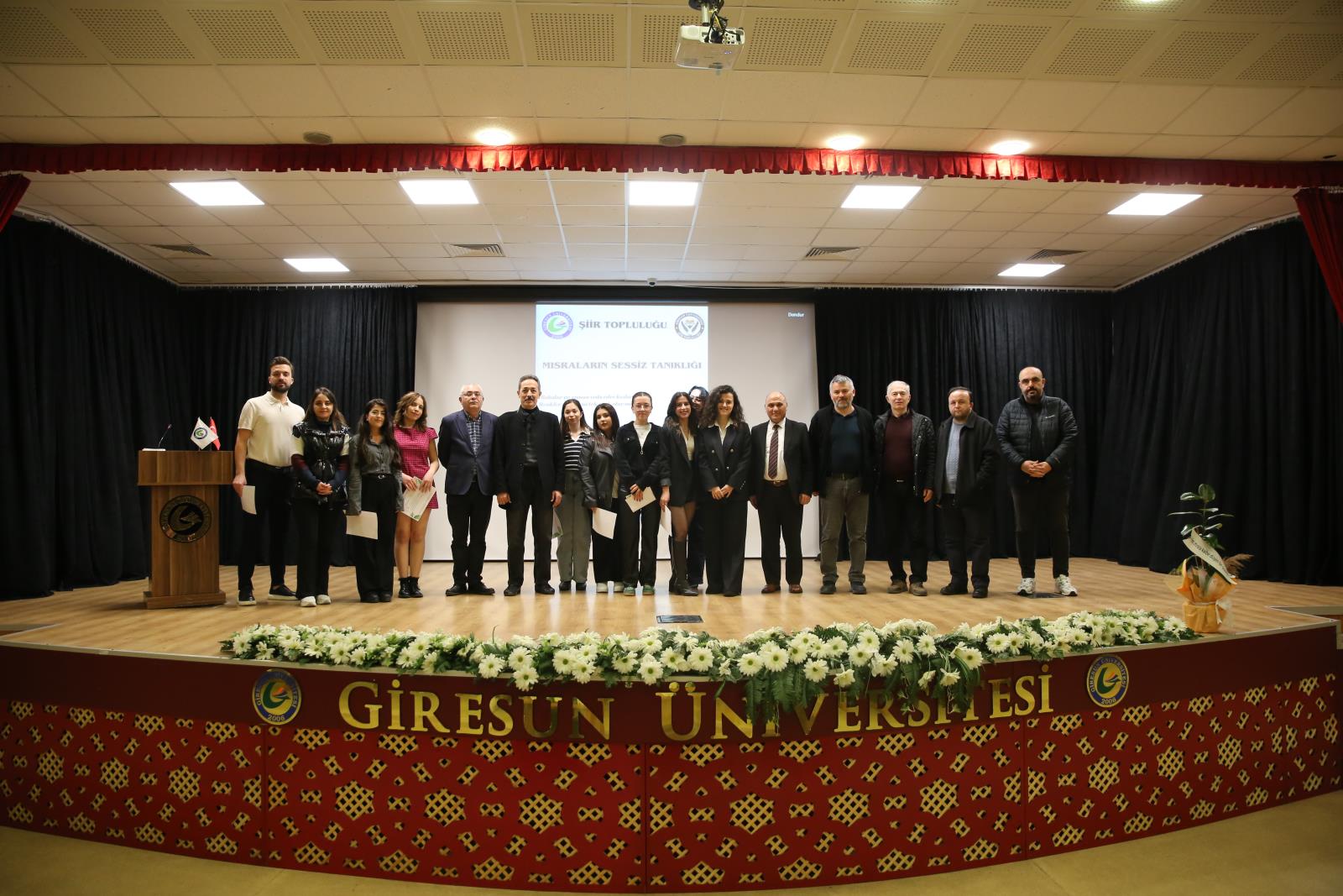 Şiir Topluluğundan Emine Yakupoğlu Şiirleri