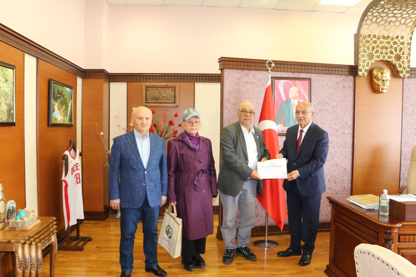 Prof. Dr. Yılmaz CAN Kitap Bağışçılarını Kabul Etti