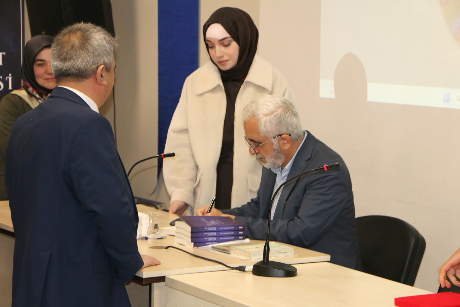 GRÜ’de “Mesnevi Sohbetleri” Konferansı Düzenlendi
