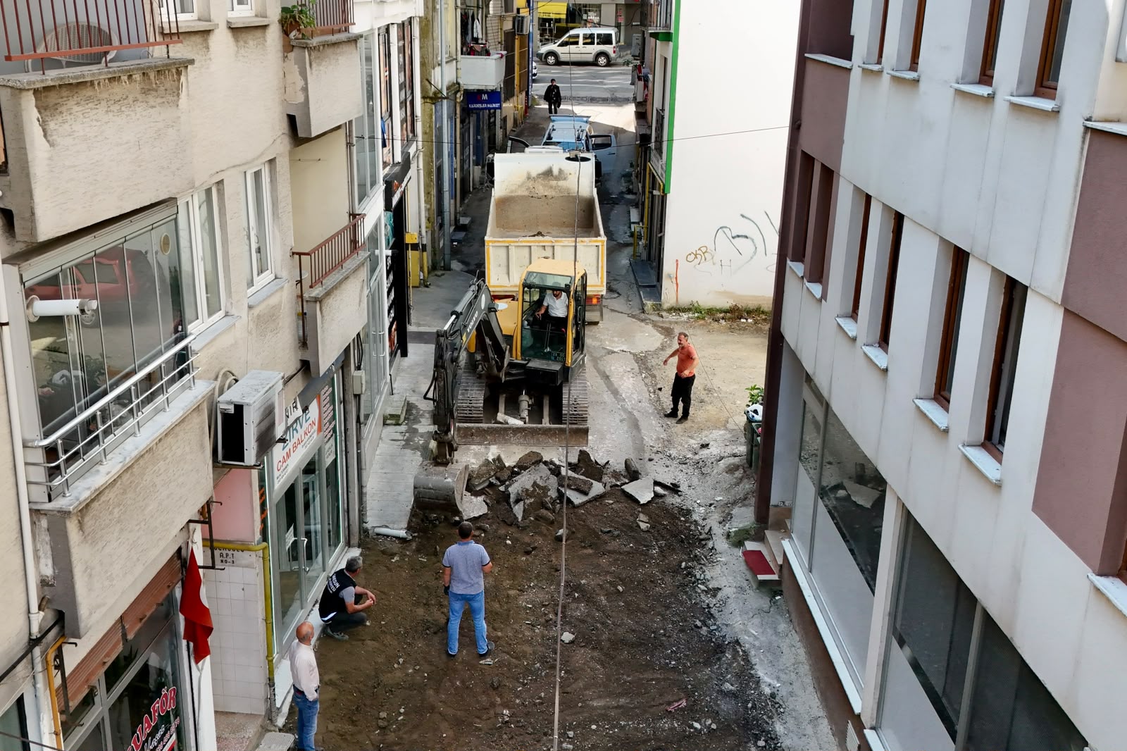 YEŞİLTEPE CADDESİ’NDE YENİLEME ÇALIŞMALARI BAŞLADI