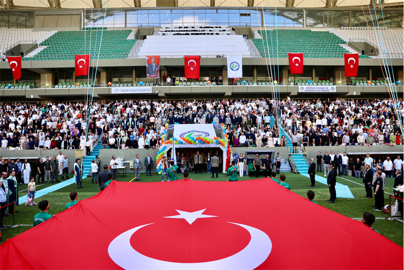 Giresun Üniversitesinde Mezuniyet Coşkusu