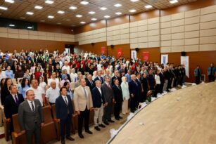 Eğitimde Başarı Gösteren Öğrenci ve Öğretmenler Ödüllendirildi