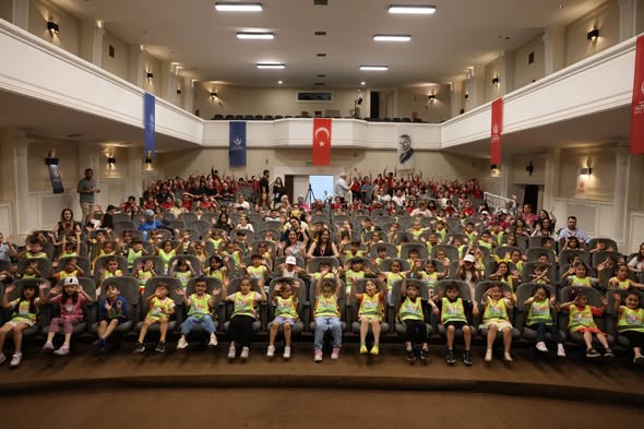 GİRESUN BELEDİYESİ ŞEHİR TİYATROSU ORDU’DA ÇOCUKLARLA BULUŞTU
