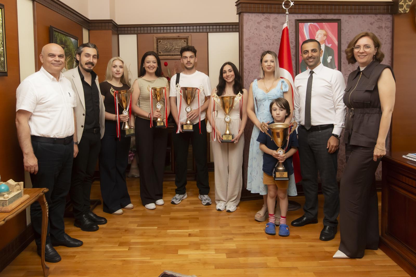 Rektör Vekili Prof. Dr. Hüseyin ŞAHİN, Türkiye Şampiyonu Halk Oyunları Ekibini Kabul Etti