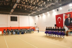 GRÜ Spor Bilimleri Fakültesinde Mezunlar Kep Attı