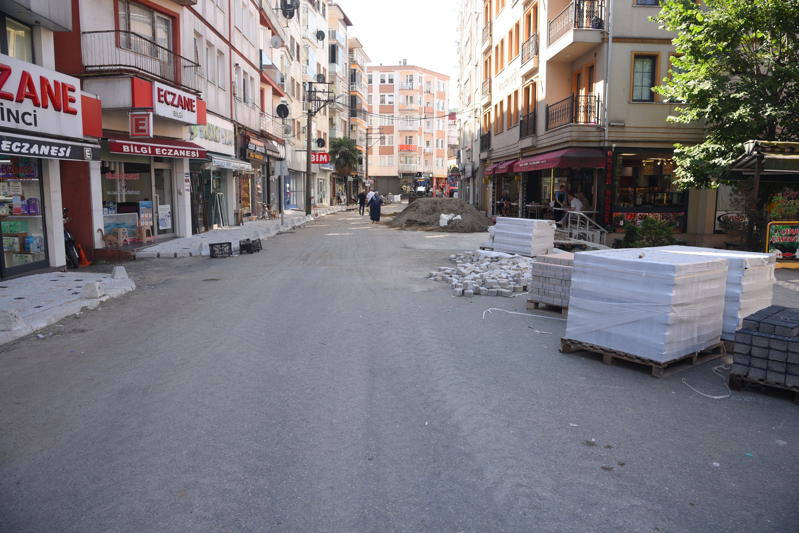 GİRESUN BELEDİYESİ’NİN CADDE VE SOKAKLARDA YENİLEME ATAĞI SÜRÜYOR