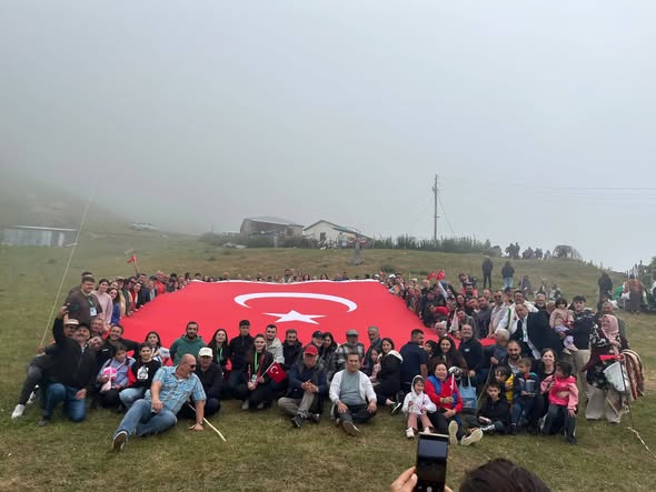 BİRİNCİSİ YAPILAN TAMDERE YAPRAKLI OBASI YAYLA ŞENLİĞİ KATILIMCILARI COŞTURDU