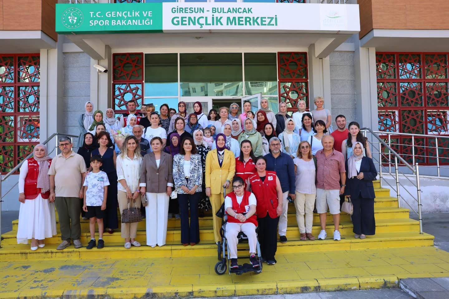 KIZILAY’DAN GÜÇLÜ AİLE, GÜÇLÜ TOPLUM VURGUSU