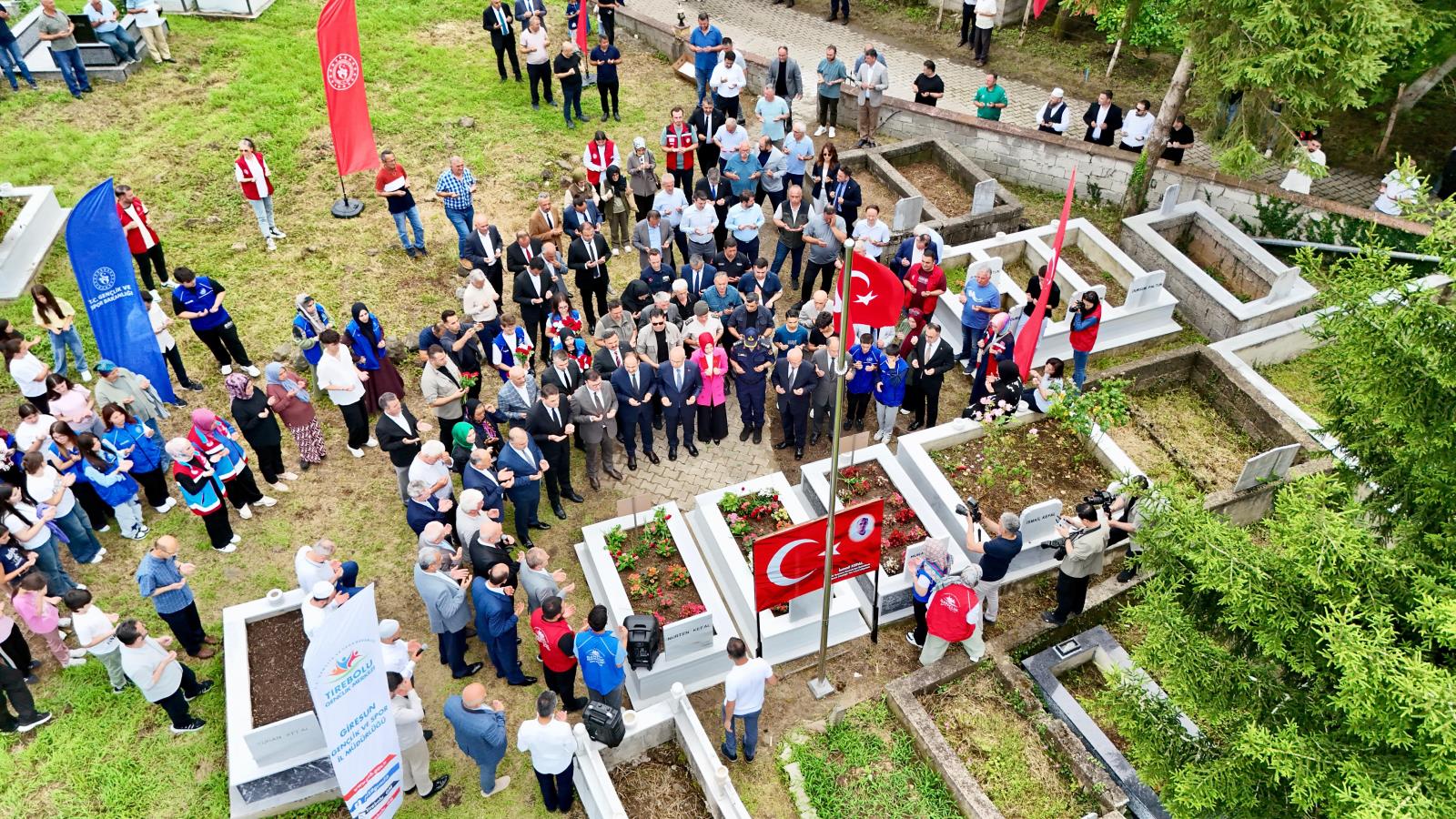 Rektörümüz Prof. Dr. Yılmaz CAN, 15 Temmuz Şehidi İsmail Kefal’in Kabrini Ziyaret Etti