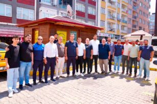 BAŞKAN KÖSE, 72 EVLER DOLMUŞ DURAĞI ESNAFIYLA KAHVALTIDA BULUŞTU