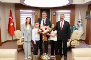 MİNİK ÖĞRENCİLERDEN BAŞKAN KÖSE’YE İLKÖĞRETİM HAFTASI ZİYARETİ