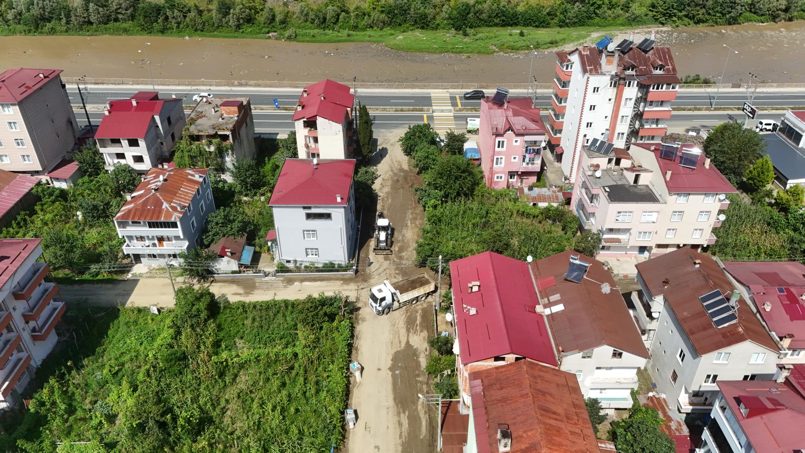 TAŞKININ İZLERİ ORTADAN KALDIRILIYOR