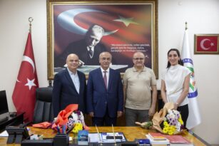 Eğitim Fakültesinde Dekanlık Görevinde Devir Teslim