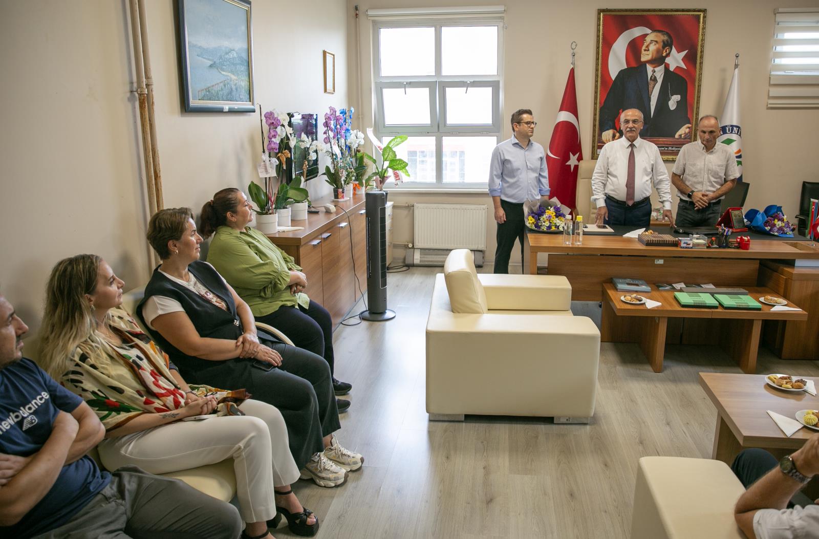 İİBF Dekanlığında Devir Teslim Töreni Gerçekleştirildi