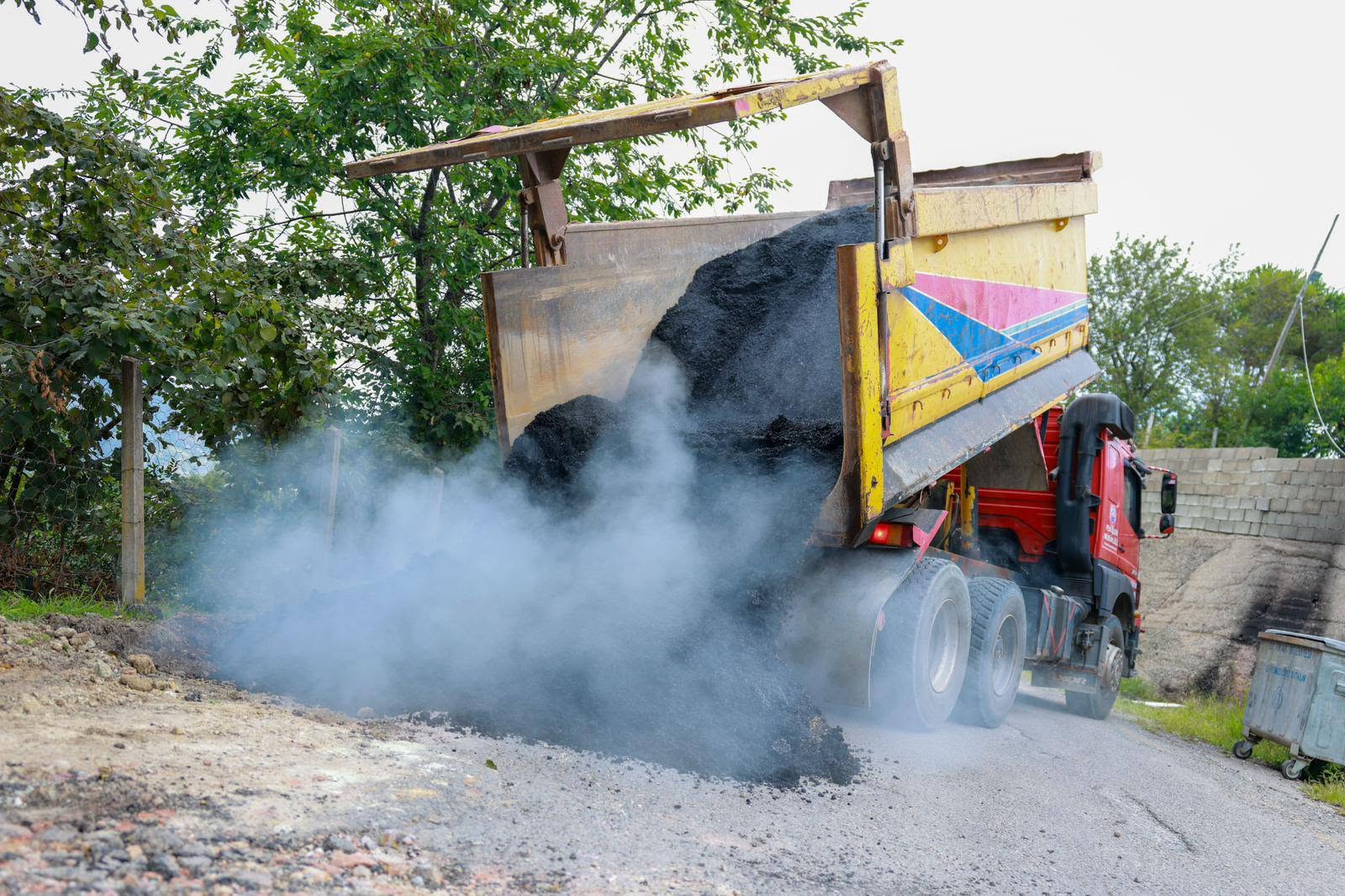 ARİFLİ MAHALLESİ’NDE SIRA ASFALTLAMA ÇALIŞMASINDA