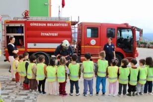 GİRESUN BELEDİYESİ İTFAİYESİNDEN MİNİK ÖĞRENCİLERE YANGIN EĞİTİMİ